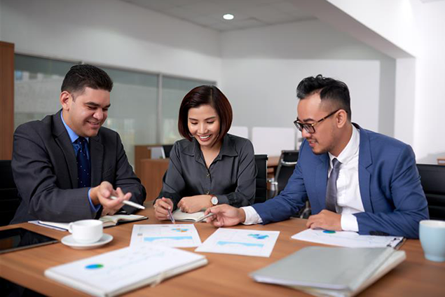 Why Headhunters Recruitment Matters for UK Senior Hiring