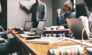 Financial Reporting Outsourcing vs Internal Reporting Teams: The Smarter Choice for Modern Businesses