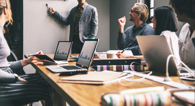 Financial Reporting Outsourcing vs Internal Reporting Teams: The Smarter Choice for Modern Businesses